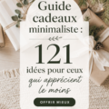 Une collection de cadeaux minimalistes soigneusement sélectionnés sur une table