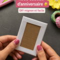 Cadeaux d'anniversaire faits main sur une table décorée, mettant en avant la créativité et l'amour dans chaque projet.