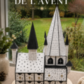 Calendrier de l'Avent fait main décoré avec des éléments festifs et colorés.