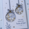 Carte shaker de Noël décorée avec des boules colorées et scintillantes.