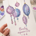 Deux ornements en aquarelle colorés accrochés à un sapin de Noël